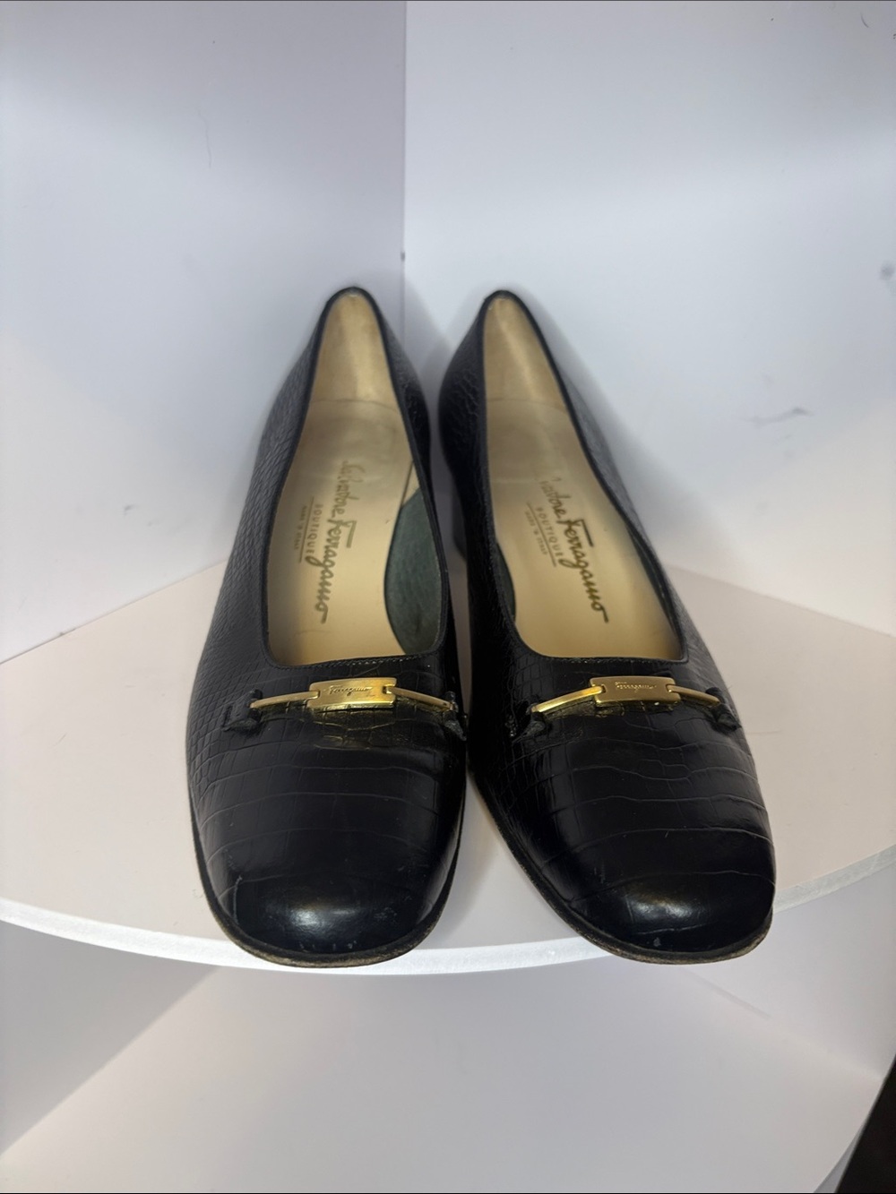 1980’s vintage Salvatore Ferragamo black leather pumps